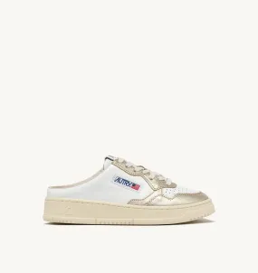 AUTRY NEW ARRIVALS WOMAN WOMAN  MEDALIST MULE SNEAKERS IN WHITE AND PLATINUM LEATHER