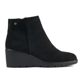 Black wedge boots