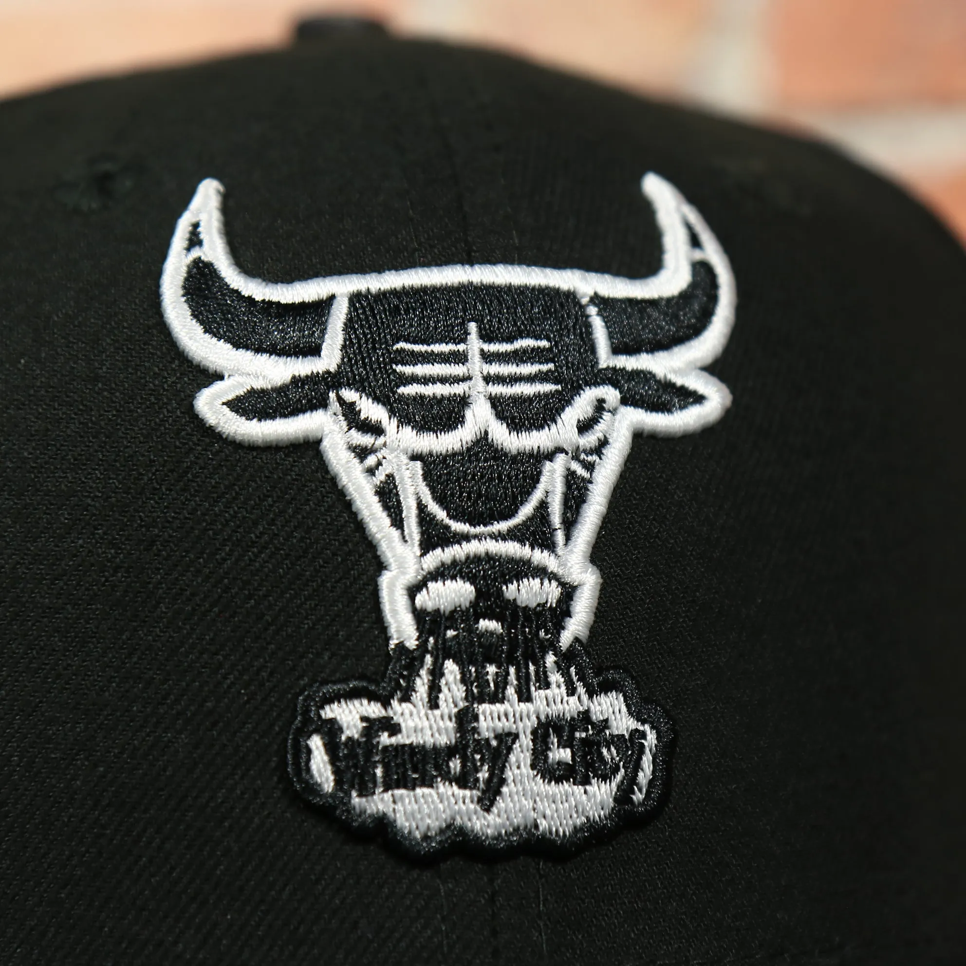 Chicago Bulls Black 59FIFTY Grey Bottom Fitted Cap | Black