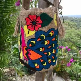 Deluxe Dancing Peacock on Beige Mochila