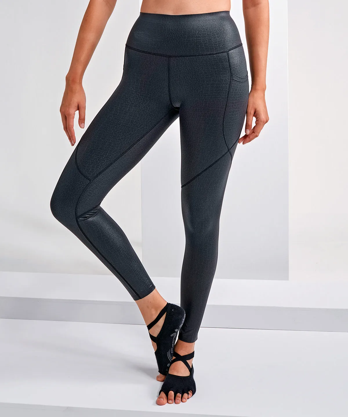 Women shaping leggings