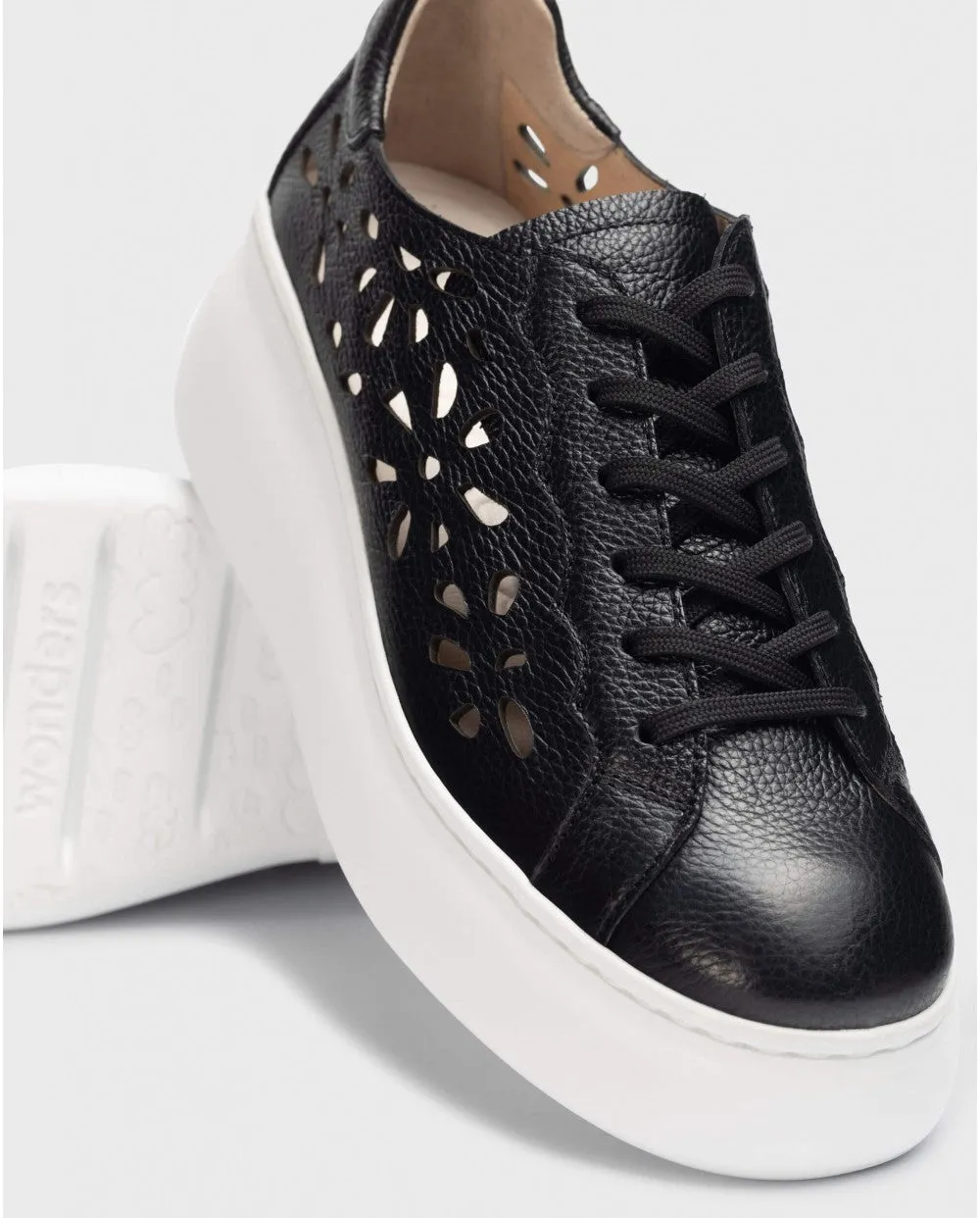 Wonders A-2613 Black Platform Sneaker